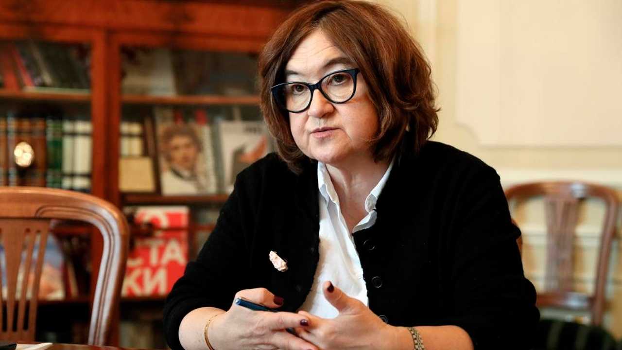 Зельфира трегулова: «а кем же я могу быть еще, кроме как татаркой по национальности? что кроется за увольнением директора третьяковки ирины лебедевой директор третьяковской галереи зельфира.