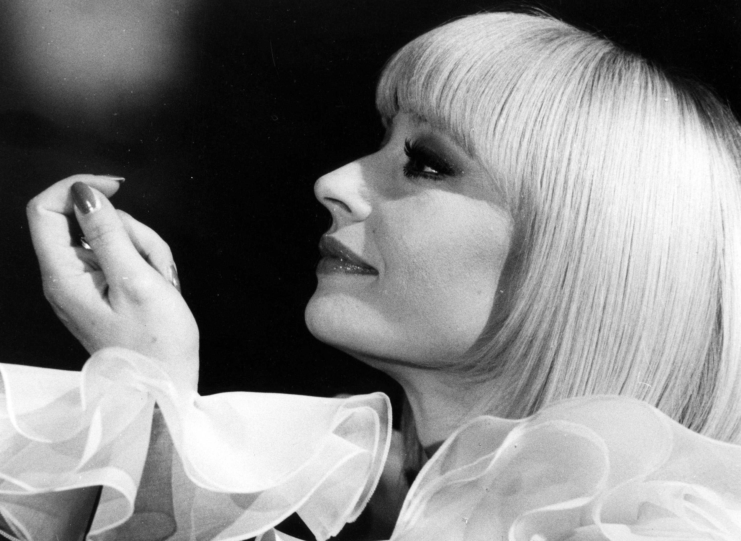 Раффаэлла карра – showgirl италии ~ stars of the past