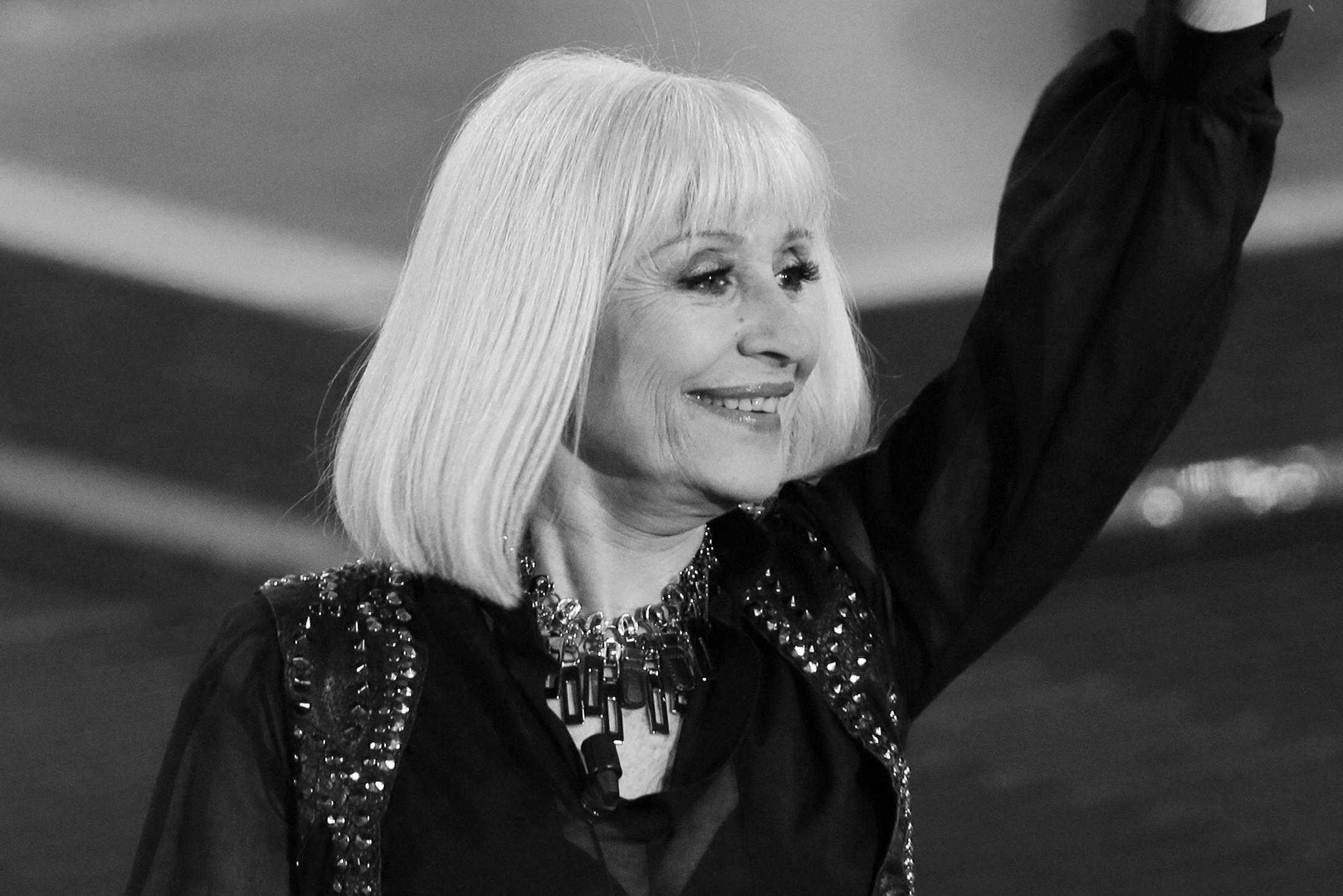 Карра, раффаэлла, творческая биография, детство и начало карьеры, 1970-е годы