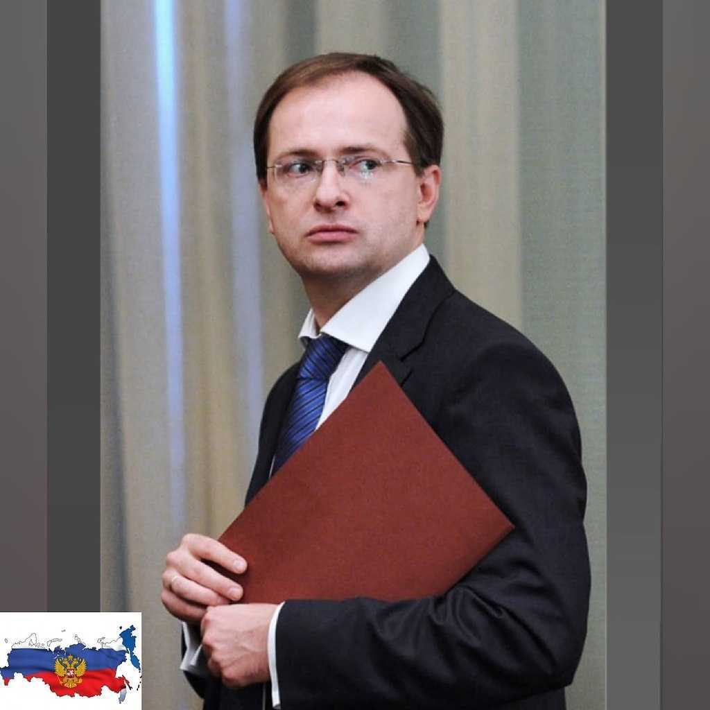 Министр культуры рф мединский владимир ростиславович: биография и личная жизнь, карьера и доходы