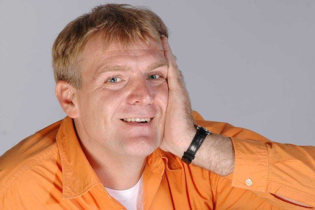 В кадре сергей пиоро и его жена елена играют отца и дочку. история известного актёра