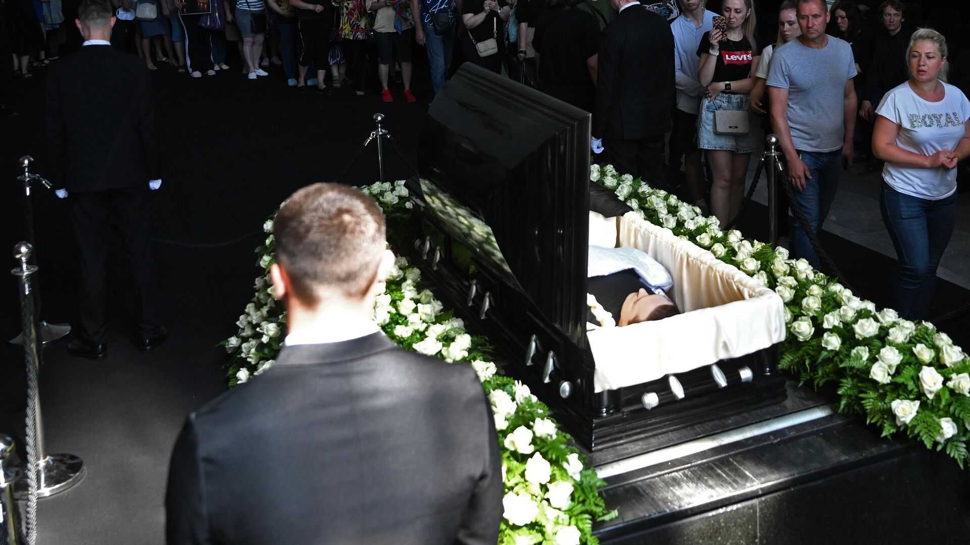 В петербурге умерла актриса людмила глухова, снявшаяся в «улицах разбитых фонарей»