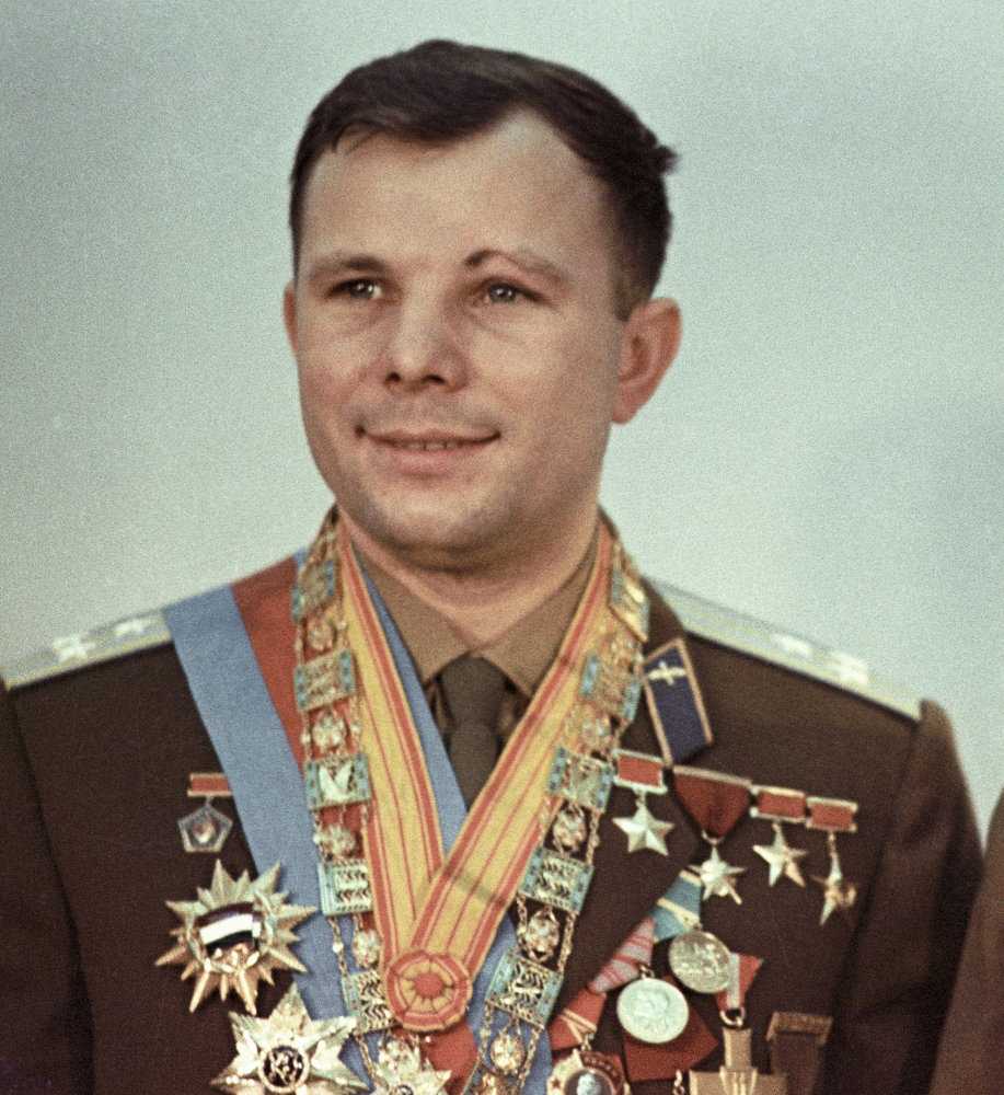 Юрий гагарин: биография, личная жизнь, фото и видео