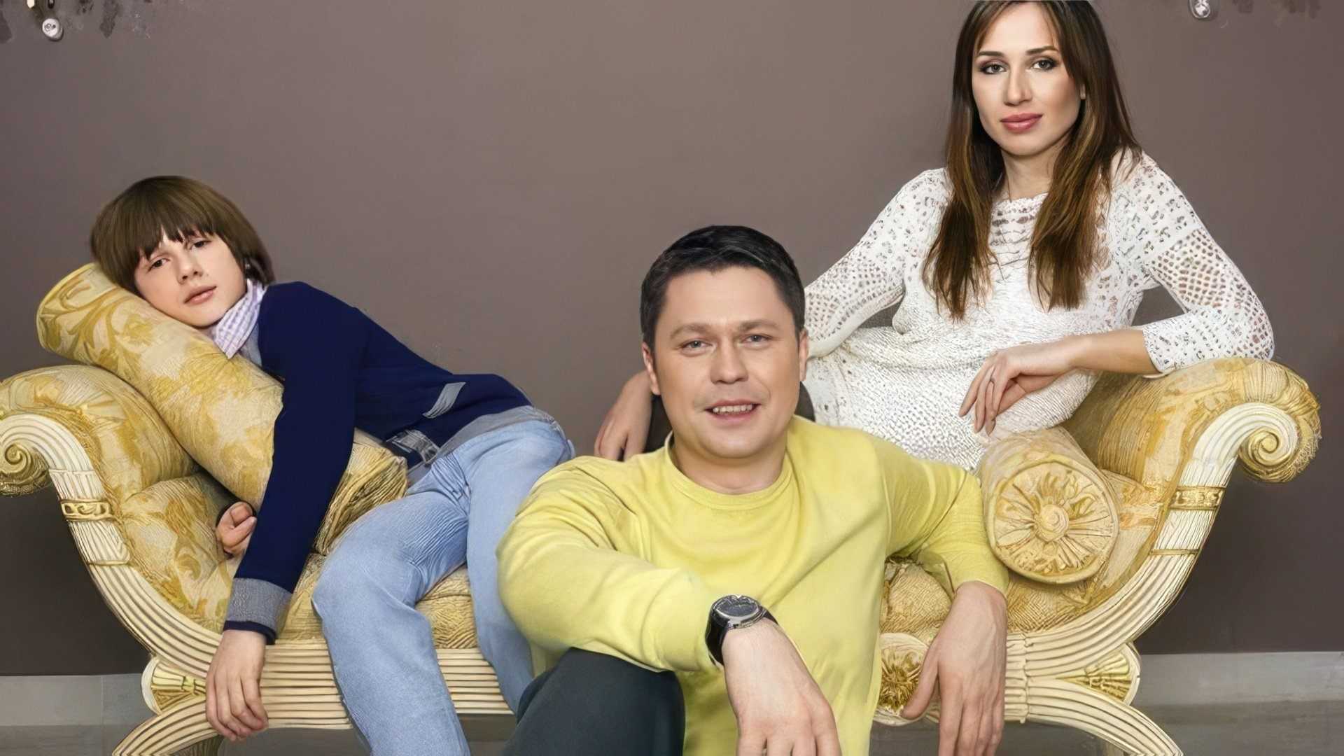 Биография и личная жизнь дениса мажукова (жена, дети). семья / представители шоу-бизнеса