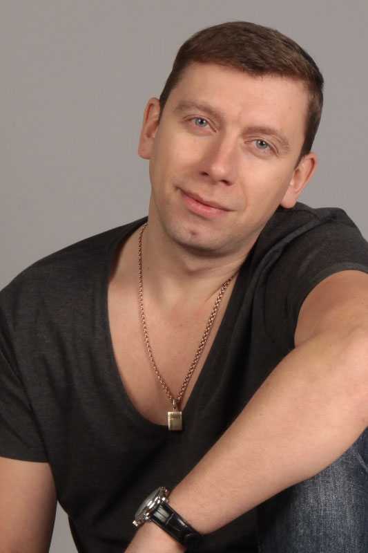 Роман гредин