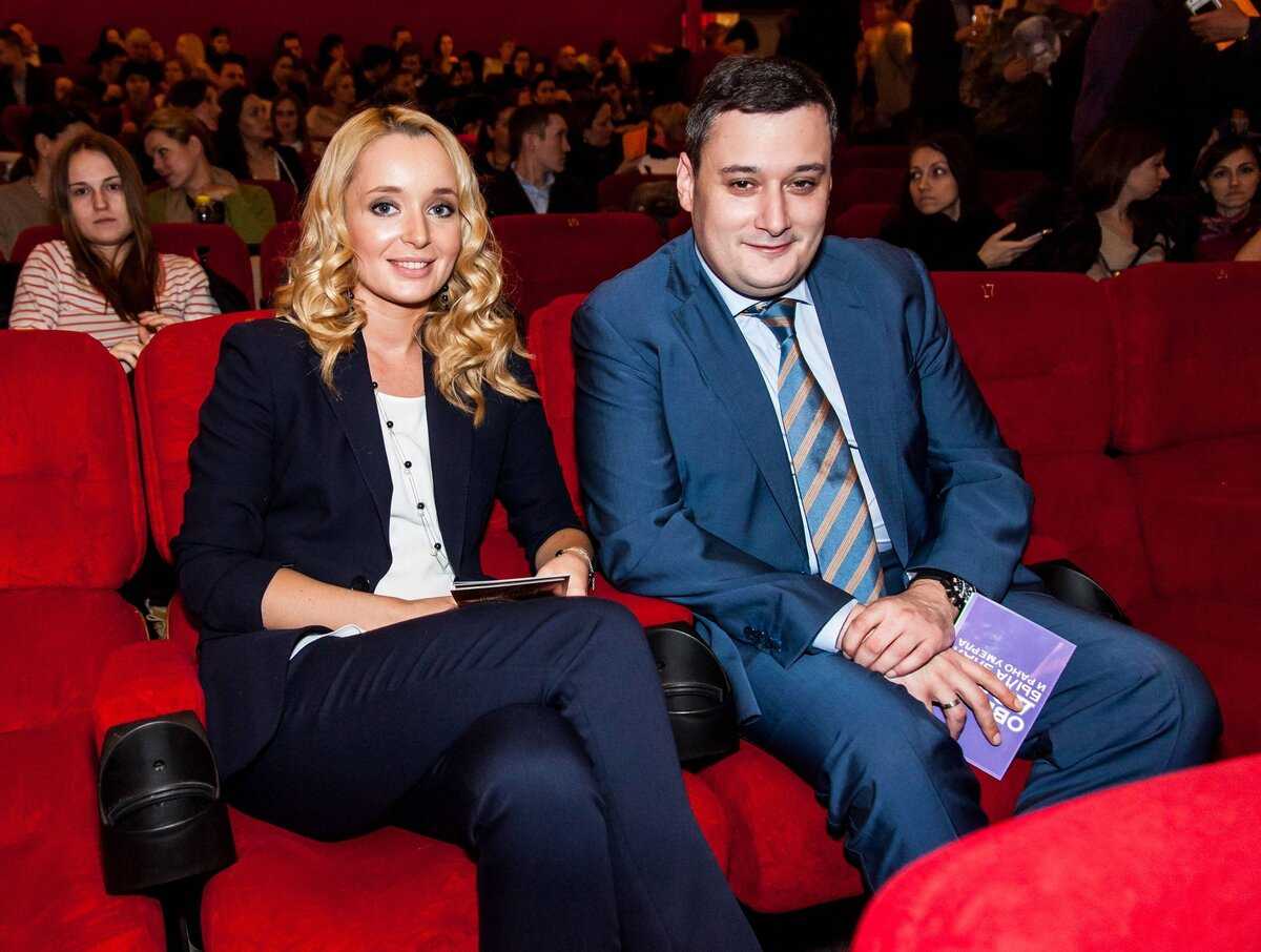 Кто такой александр хинштейн, какую должность занимает на самом деле