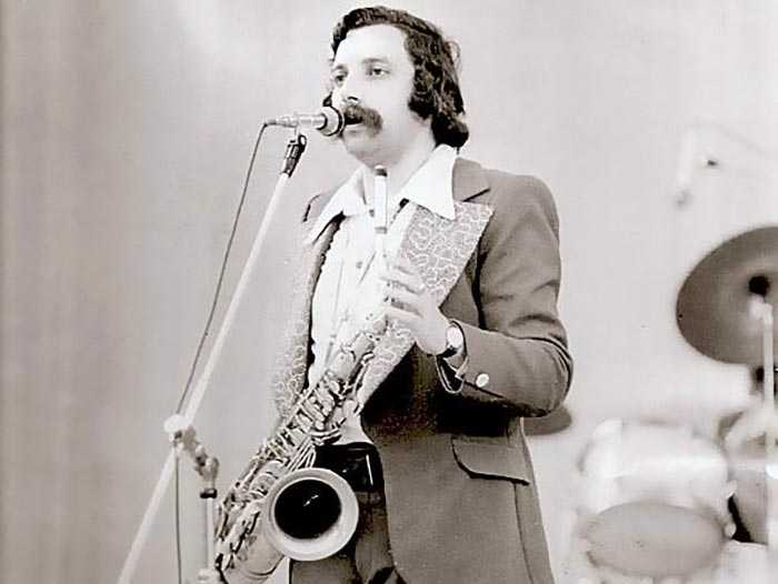 Всё про советского и российского композитора и продюсера Роберта Болотного