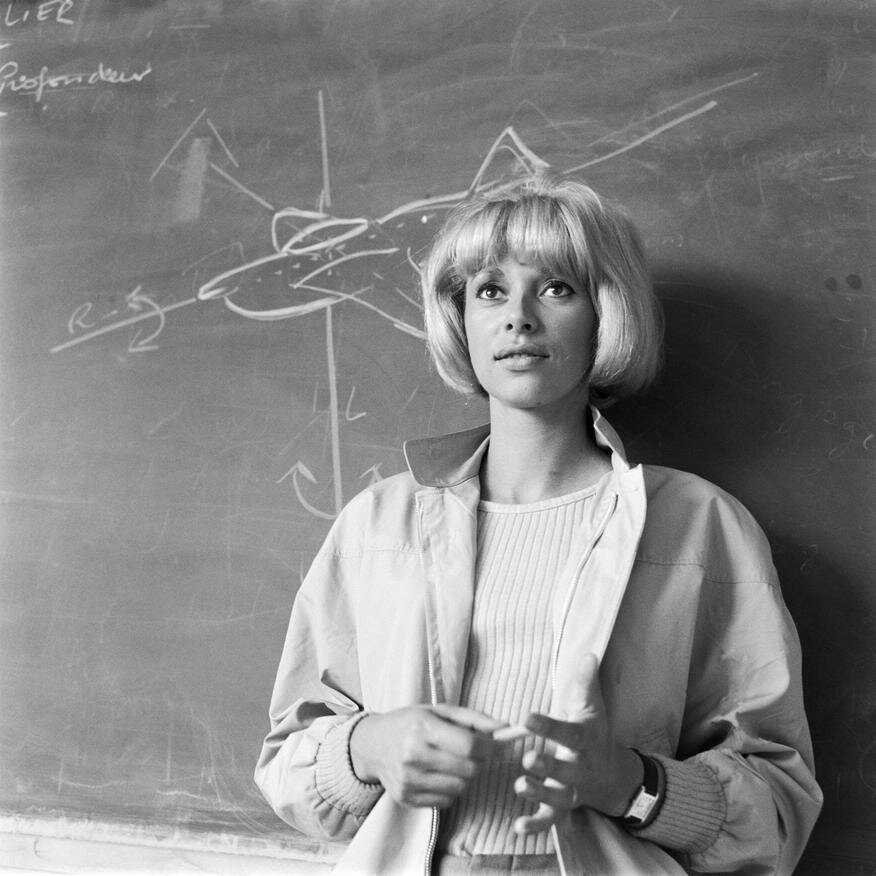 Всё про французскую актрису Мирей Дарк Mireille Darc